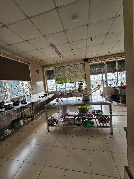 Bán nhà đẹp Ngô Gia Tự – 130m² – MT 6,5m – 5 tầng – Ngõ ô tô – Đang KD – Tương lai mặt phố. Giá: