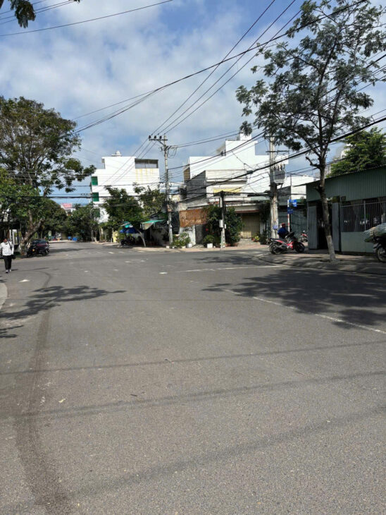 Bán căn góc 2 mặt tiền đường Lý Nam Đế Phước Long Tp Nha Trang Tổng Diện tích 180.9m2 Ngang hơn