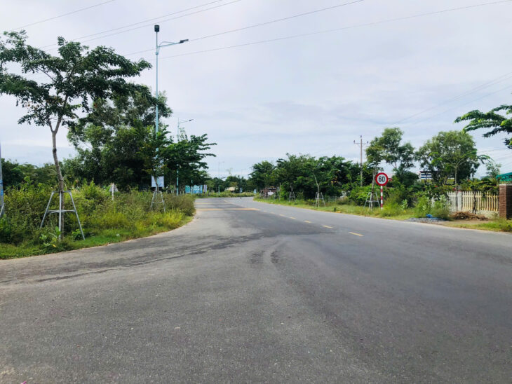 Bán 140m đất lô góc Hùng Vương, Tân Tiến,LaGi giá rẻ nhất 3.9 triệu/m2 sát Biển