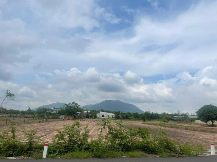 Bán lô đất 2 mặt tiền trước sau, gần hồ Châu Pha phù hợp làm nhà trọ cho thuê. Giá 2,9 triệu/m²