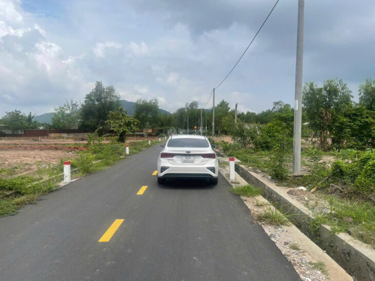 Bán lô đất 2 mặt tiền trước sau, gần hồ Châu Pha phù hợp làm nhà trọ cho thuê. Giá 2,9 triệu/m²