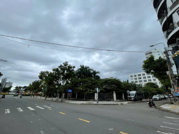 Cho thuê mặt bằng đường mai hắc đế đà nẵng 2 mặt tiền vị trí chợ đêm cầu rồng