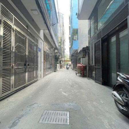 PHÂN LÔ TRỊNH ĐÌNH CỬU – Ô TÔ ĐỖ CỬA – NHÀ DÂN – 33m2 3 tầng mặt tiền 4.9m Giá 9.9 tỷ