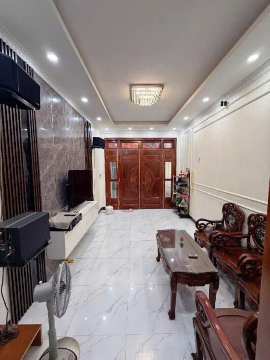 HOÀNG NGÂN NGÕ RỘNG – ĐẸP MỚI LUNG LINH – 32m2 5 tầng mặt tiền 3.3m Giá 9.95 tỷ