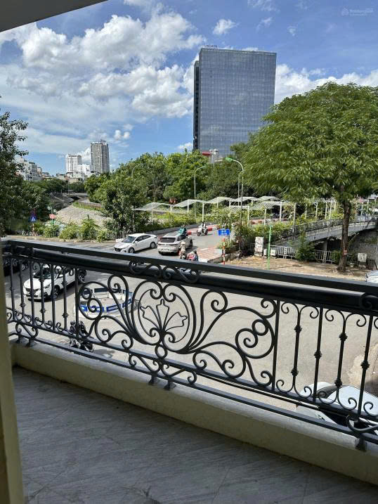 Cần cho thuê phòng tầng 2 tại vòng xoay Cầu Cót 45m2, địa điểm thuận tiện nhiều tiện ích, giá 5,5