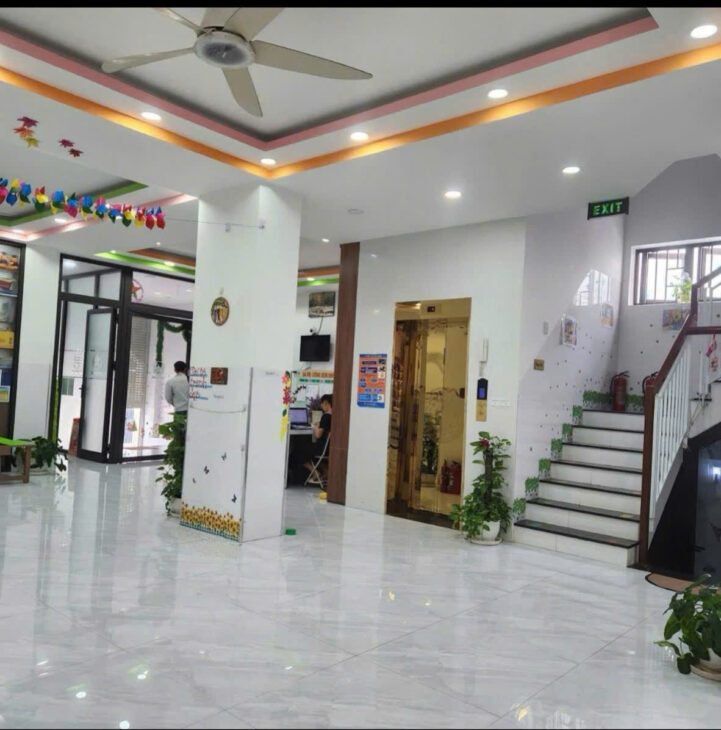 Bán tòa nhà mặt tiền đường Lê Chân, trung tâm P. Phước Tân, thành phố Nha Trang. Cần bán tòa nhà