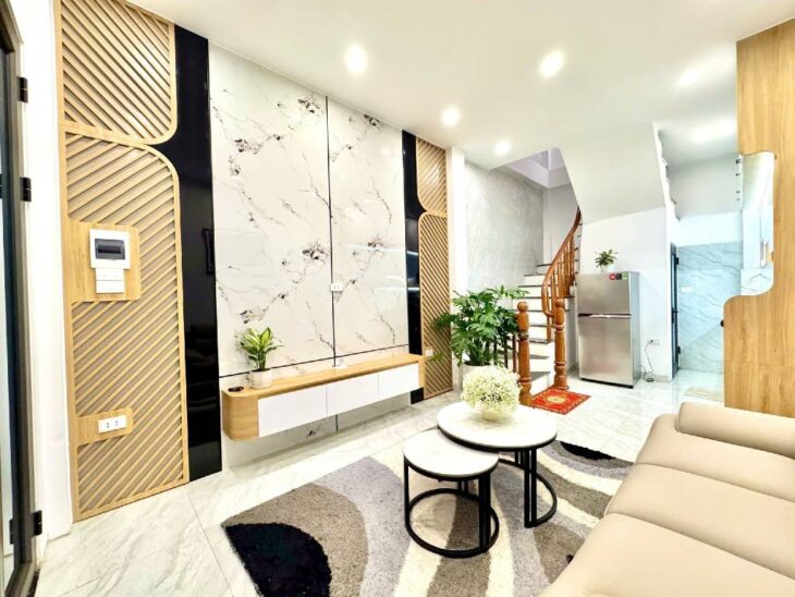 Minh Khai – 35m – 6 Tầng – Full Nội Thất – Giá: 7.5 Tỷ