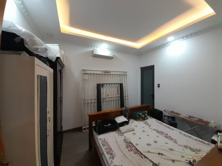 Bán nhà đường số 35, Hiệp Bình Chánh, Thủ Đức, TP HCM. DT 240m2, 3 tầng, 4PN, SHR. Giá 18.9 tỷ. LH: