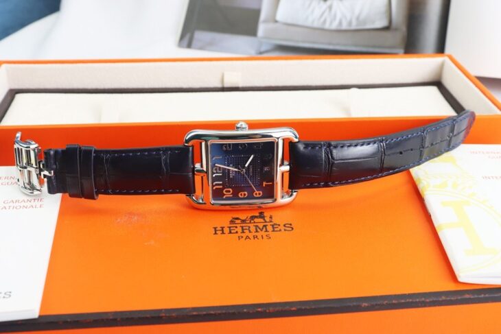 ĐH Nam : Hermes Cape Cod Automatic, Mặt xanh Navy, cọc số học trò fullbox…