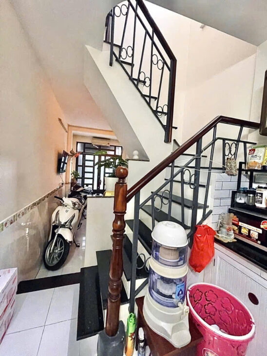 H1686 💥 sau sân bay Tân Sơn Nhất, SHR, Vuông, 2 tầng, 2.5x10m, 3.x tỷ x nhỏ