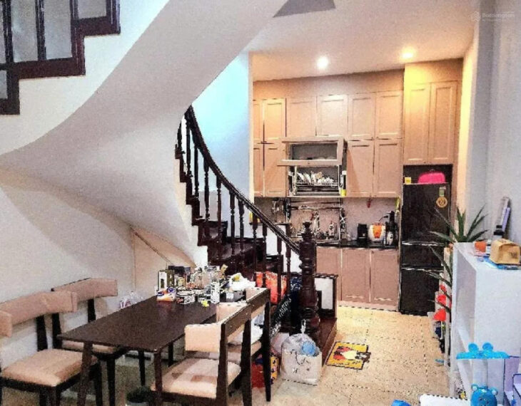 BÁN NHÀ TRUNG TÂM CẦU GIẤY, NGÕ OTO, PHÂN LÔ BÁN CỜ, DT 36M, MT 5M, GIÁ NHỈNH 15 TỶ.