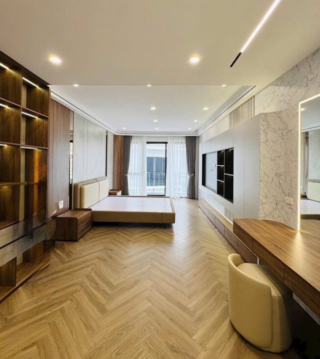 BÁN NHÀ PHỐ NGỌC LÂM LONG BIÊN – 11 TỶ – 42M2 – 5 TẦNG – Ô TÔ – KINH DOANH FULL NỘI THẤT