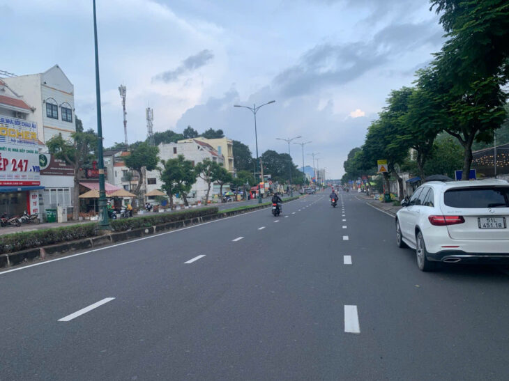 CHO THUÊ NHÀ NGUYÊN CĂN – MẶT BẰNG ĐƯỜNG LÊ VĂN VIỆT (Q.9 CŨ) Vị trí đắc địa – Đối diện Vila Hill