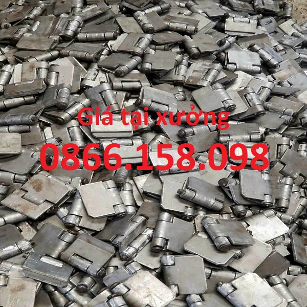 Dấu hiệu của bản lề xe tải cần thay thế để đảm bảo an toàn?