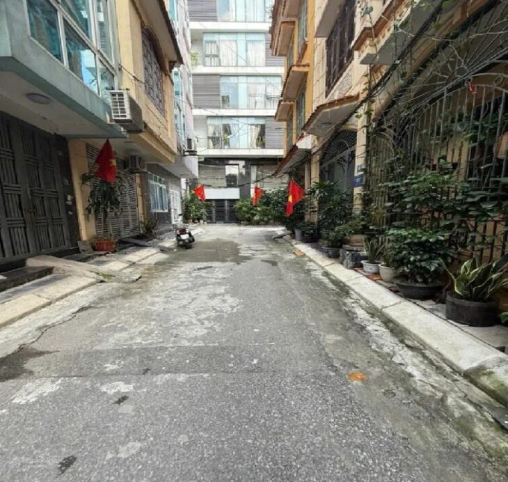 BÁN NHÀ TRUNG TÂM CẦU GIẤY, NGÕ OTO, PHÂN LÔ BÁN CỜ, DT 36M, MT 5M, GIÁ NHỈNH 15 TỶ.