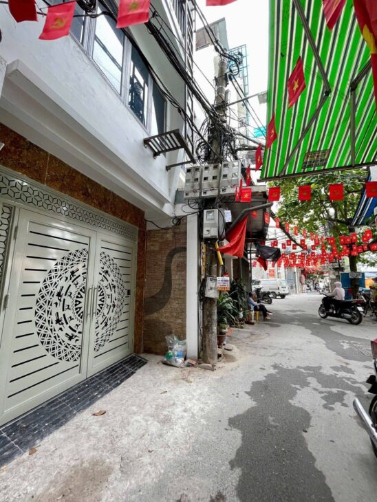 BÁN NHÀ DÒNG TIỀN TRUNG TÂM CẦU GIẤY NGÕ THÔNG THOÁNG NHÀ MỚI THANG MÁY FULL NỘI THẤT 19,8 TỶ