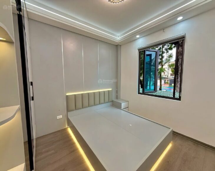 BÁN NHÀ TRUNG TÂM CẦU GIẤY, NGÕ OTO, PHÂN LÔ BÁN CỜ, DT 36M, MT 5M, GIÁ NHỈNH 15 TỶ.