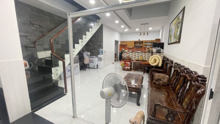 Bán nhà Hiệp Bình Chánh, đường Số 9, Thủ Đức, TP HCM. DT 5x18m, 3 tầng, 3PN, SH, 8.7 tỷ.