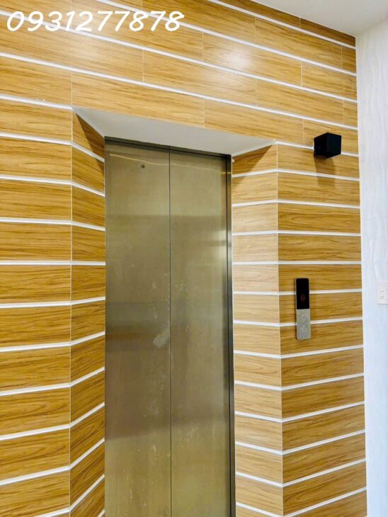 PHẨM XE HƠI NGỦ THANG MÁY XỊN XÒ TRONG NHÀ PHÂN KHÚC TREN 7 TỎI