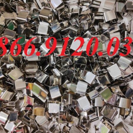 So sánh kẹp ngói nóc inox và phương pháp gắn ngói truyền thống