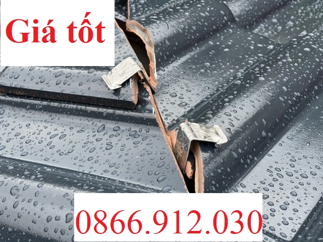 So sánh kẹp ngói nóc inox và phương pháp gắn ngói truyền thống