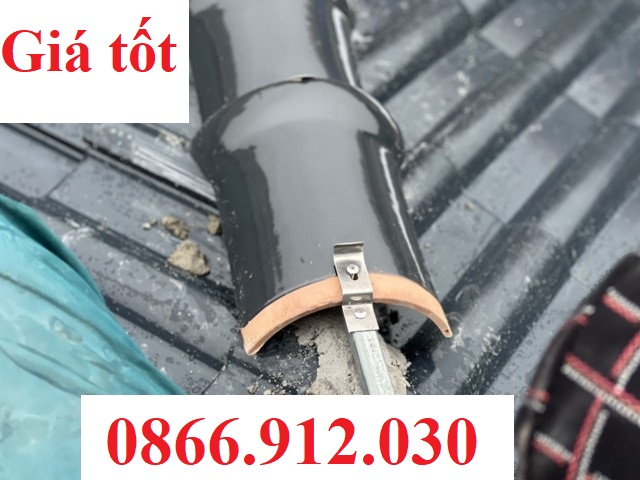 So sánh kẹp ngói nóc inox và phương pháp gắn ngói truyền thống