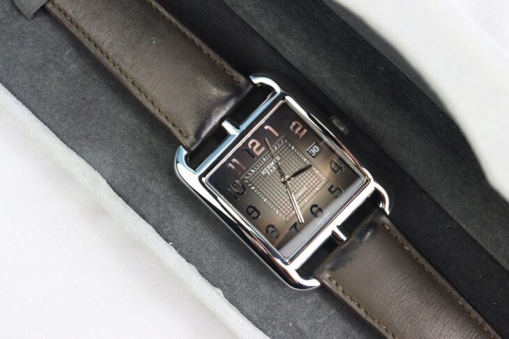 ĐH Nam : Hermes Cape Cod Automatic, Mặt xám cọc số học trò – zin all Fullbox…