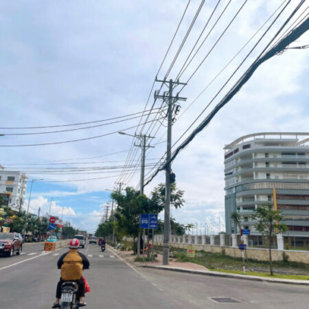 BÁN 131M2 NHÀ CẤP 4 MT NGUYỄN CỬU PHÚ GẦN ĐH PHẠM NGỌC THẠCH