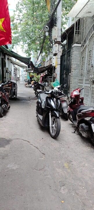 Nhà gần MT đường nhánh Dương Bá Trạc P1Q8