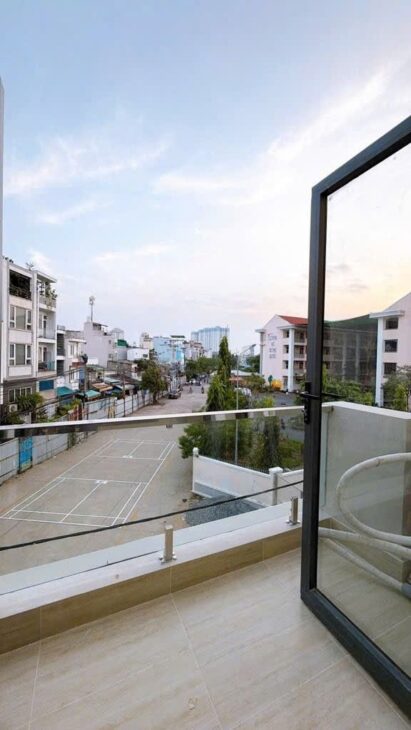 ĐOÀN VĂN BƠ – NHÀ 3 TẦNG NHỎ XINH – XÁCH VALI VÀO Ở NGAY💰 Giá chính chủ: 3.5 TỶ – bớt Lộc Cách hẻm