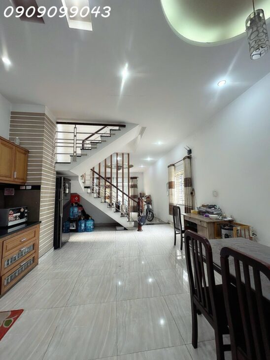 NHÀ 3 TẦNG BTCT – Ô TÔ NGỦ TRONG NHÀ – NGAY TRƯỜNG CHINH
