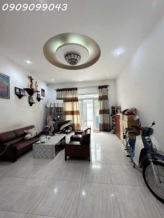 NHÀ 3 TẦNG BTCT – Ô TÔ NGỦ TRONG NHÀ – NGAY TRƯỜNG CHINH
