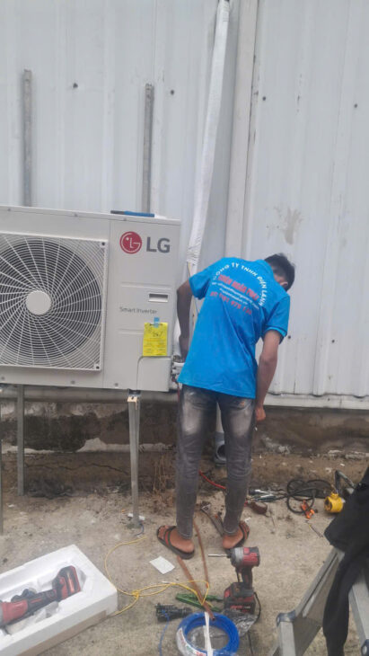 Lắp Máy Lạnh Tủ Đứng LG Cho Văn Phòng Tại LONG AN﻿