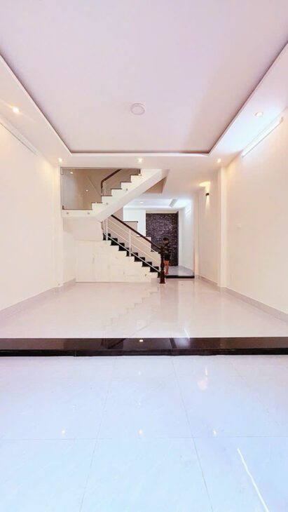 Nhà phố 2 tầng, hàng xóm Vạn Phúc – 55m2 – Nhỉnh 6 tỷ – Đường 6m – Ôtô dậu trước nhà