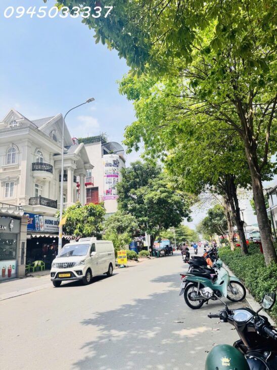 Bán CHDV Đường Lê Thị Chợ, Quận 7, DT 213M2, 5 Tầng có TM, giá 42 tỷ