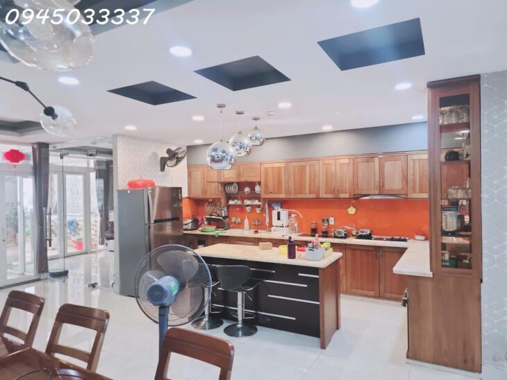 BÁN CHDV MẶT TIỀN CAO THỊ CHÍNH Q7 – 200M2 – 8M x 25M – 8 TẦNG THANG MÁY – GIÁ 58 TỶ