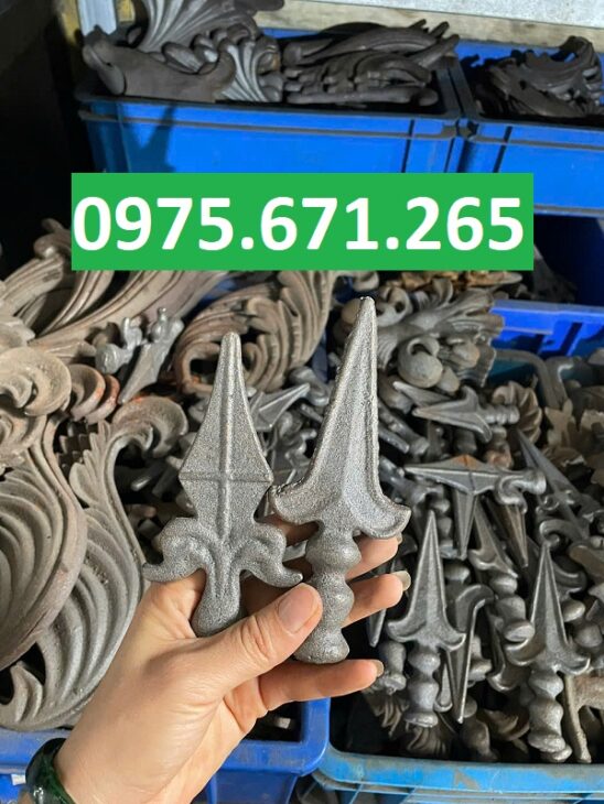 Chông gang đúc tạo điểm nhấn cho hàng rào