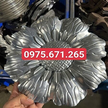 Mẫu hoa hướng dương dập lớn cho cổng sắt Mẫu hoa hướng dương dập lớn cho cổng sắt