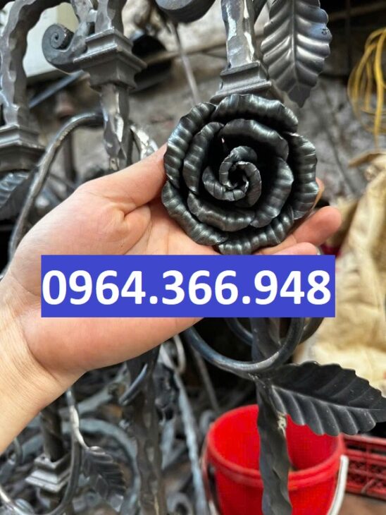 Bông hồng sắt rèn thủ công cho sản phẩm hoa sắt mỹ thuật